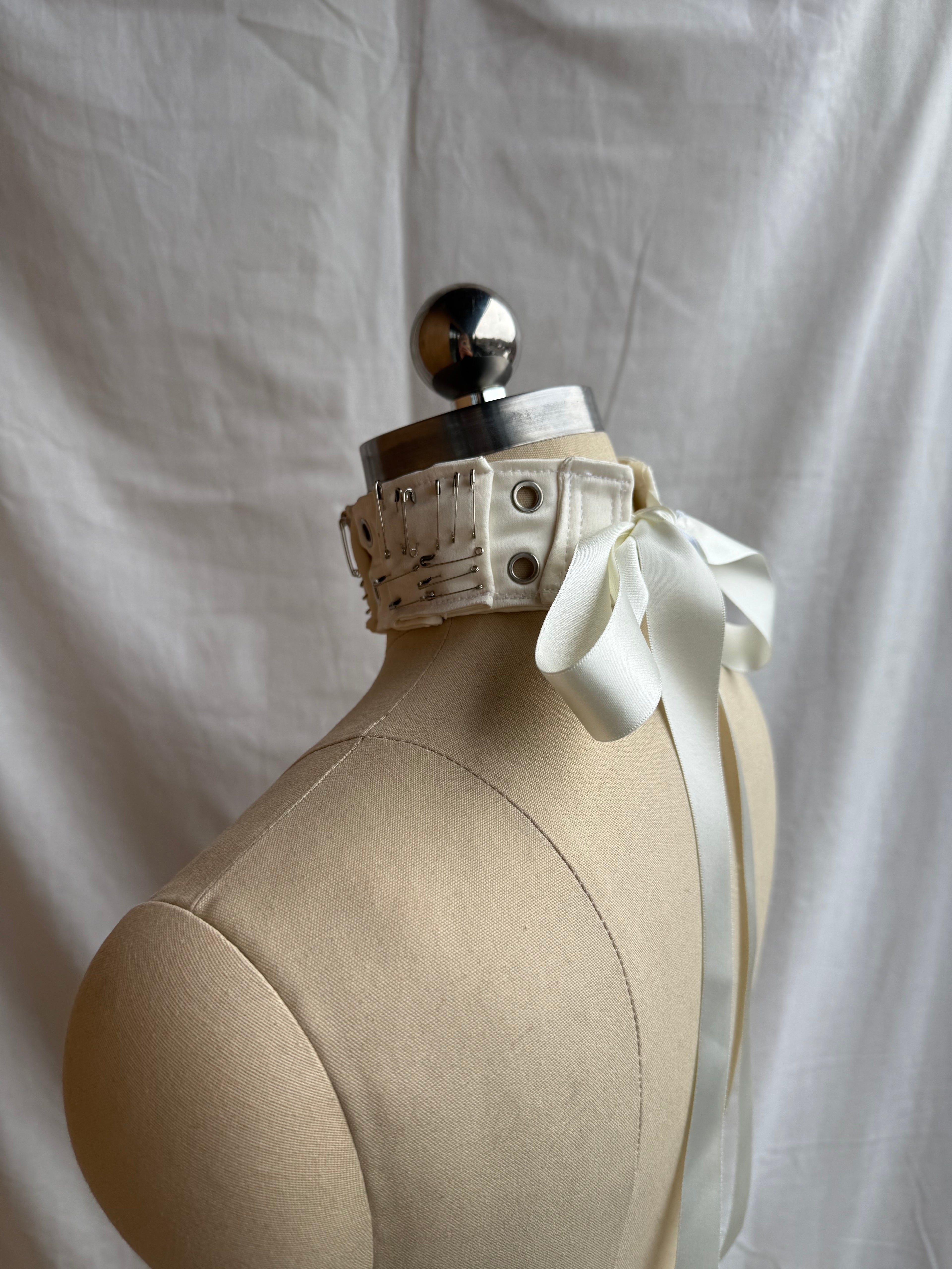 Safety pin Choker- IVORY