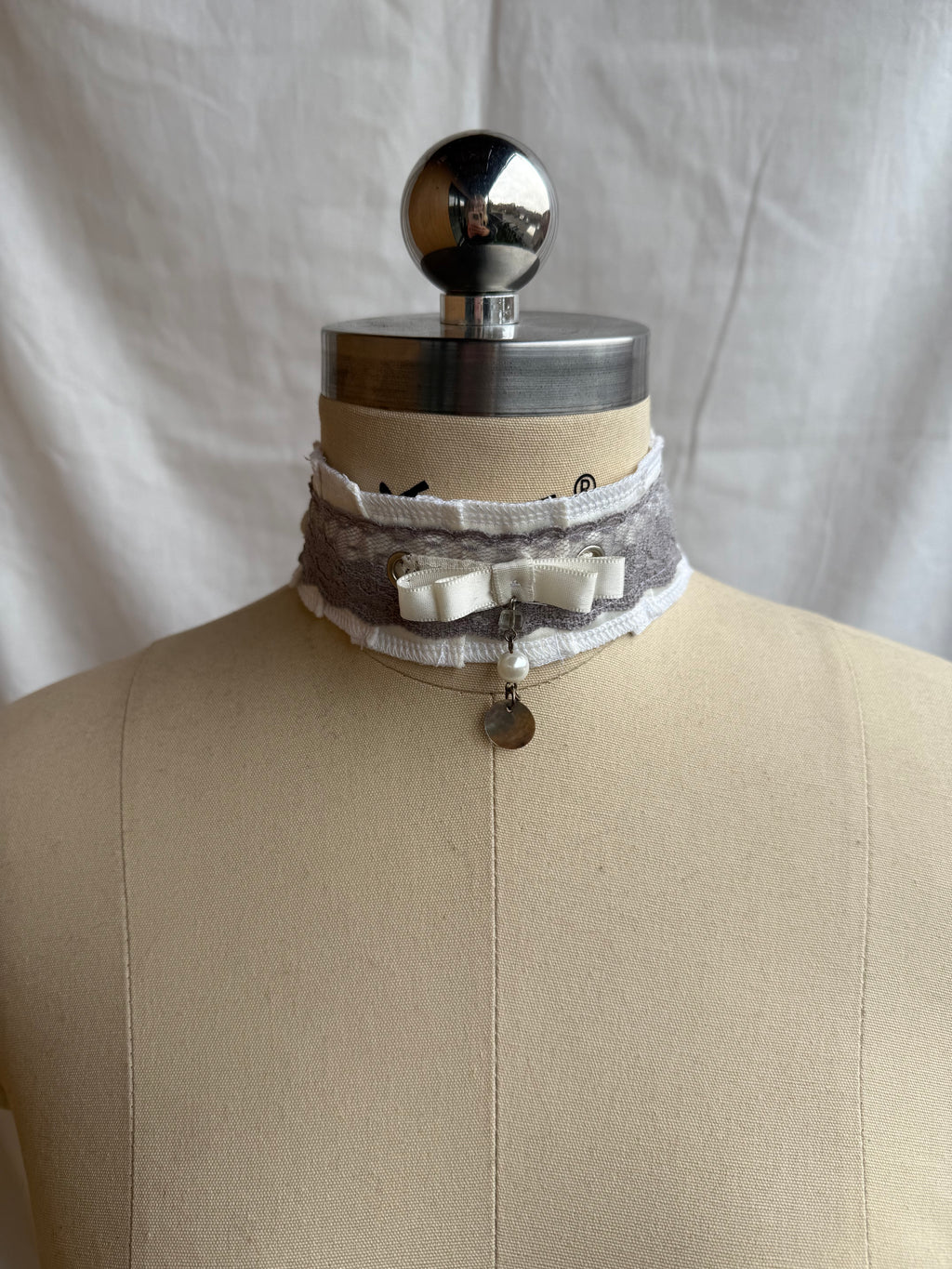 Frosted pearl Choker