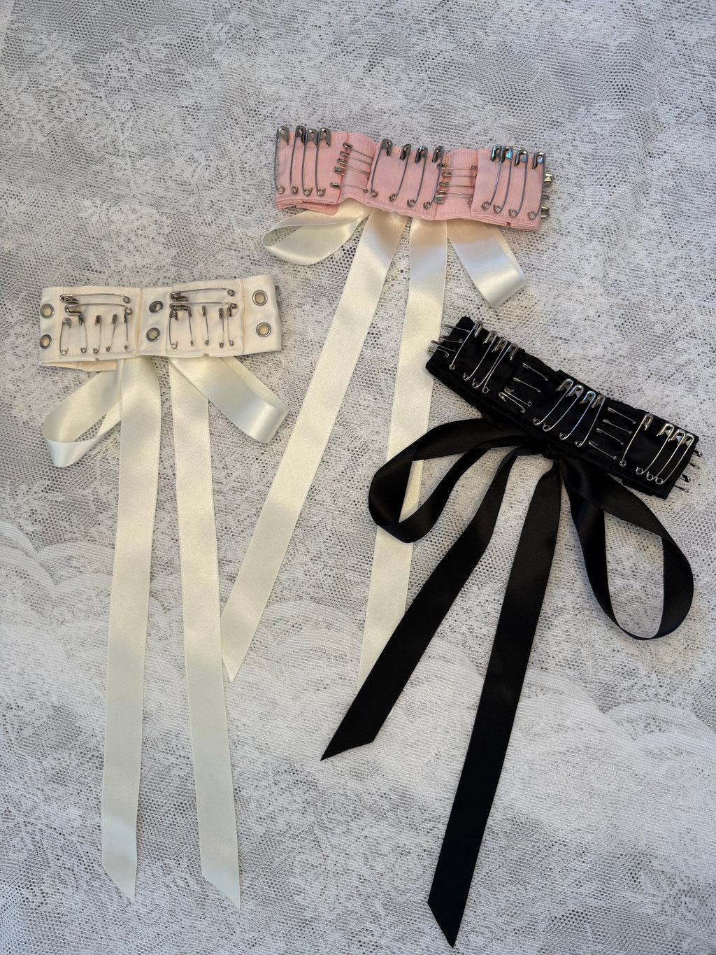 Safety pin choker- BLACK