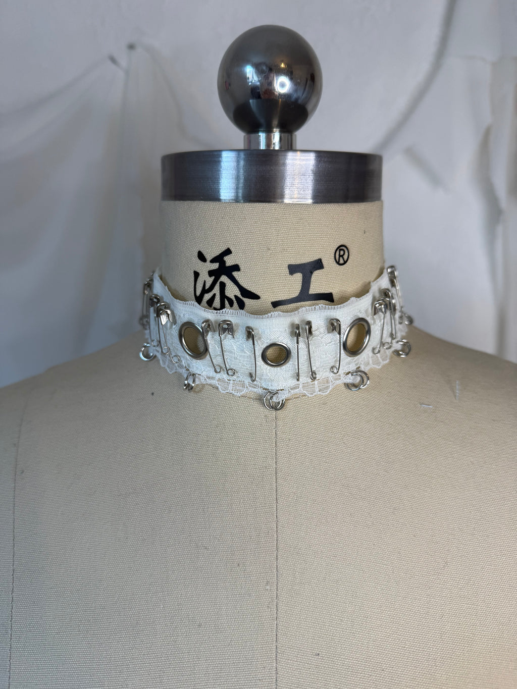 Lace choker with metal accessories